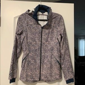 Lululemon size 6 rain jacket